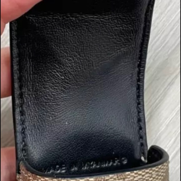 NWT Coach Wireless Earbud Case-Charcoal/Grey - Picture 10 of 14